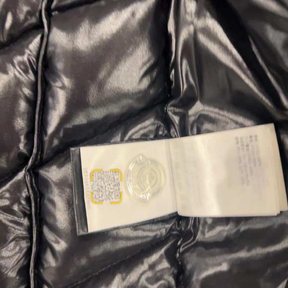 Moncler coat with fur detachable hood - Picture 3 of 7